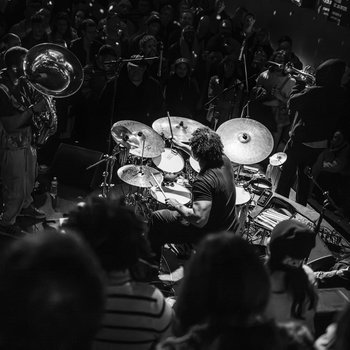 Makaya McCraven : Une Révolution du Jazz Contemporain