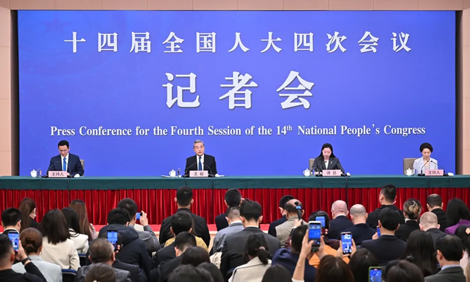 Le ministre chinois avertit sur les barrières tarifaires et le découplage