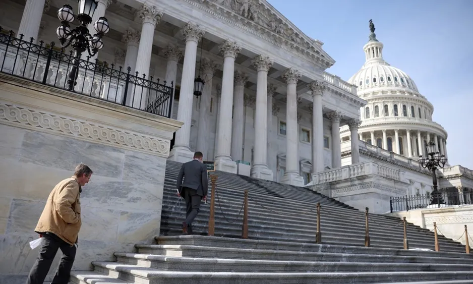 Trump erwägt Zollerhöhung auf 15 Prozent nach Gerichtsurteil – Chinas Experte warnt vor Risiken für US-Wirtschaft und Lieferketten
