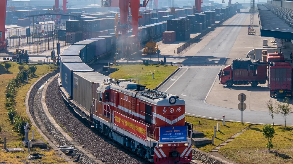 Trains de fret Chine-Europe boostent la croissance économique