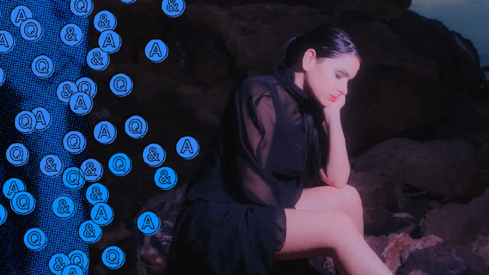 Sofia Kourtessis: Techno-Perfektionismus und emotionale Tiefe