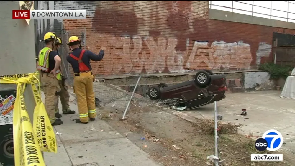 Chase suspect crashes into another car in downtown Los Angeles intersection