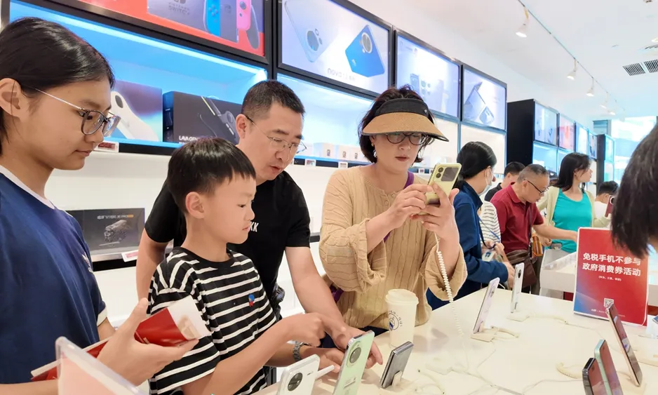 China's Smartphone Market Sees Growth for Domestic Brands