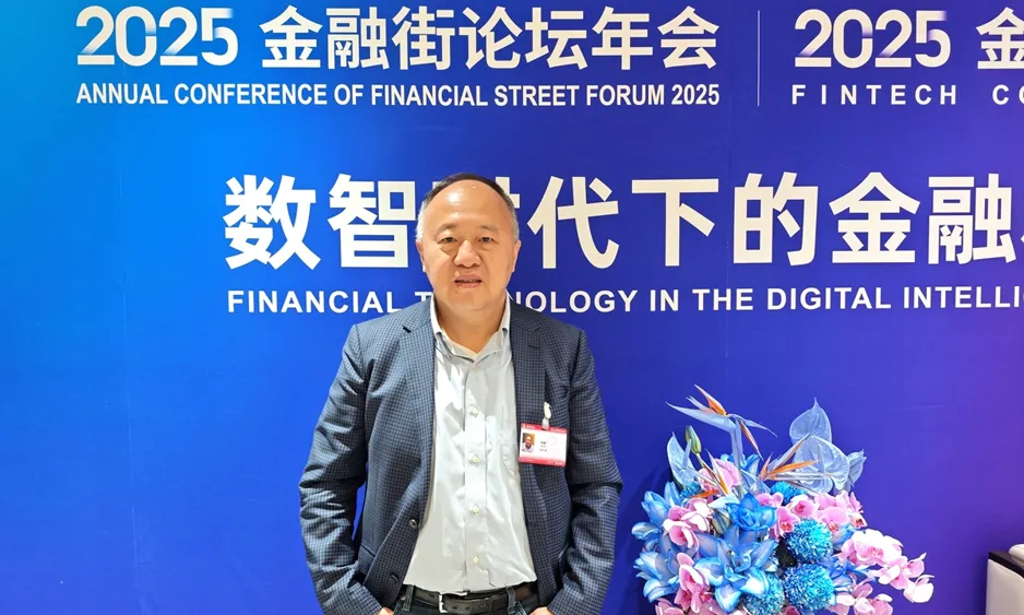 Chinas KI-Entwicklung beeindruckt mit starken Ergebnissen und Perspektiven durch politische Unterstützung gemäß Expertenmeinung