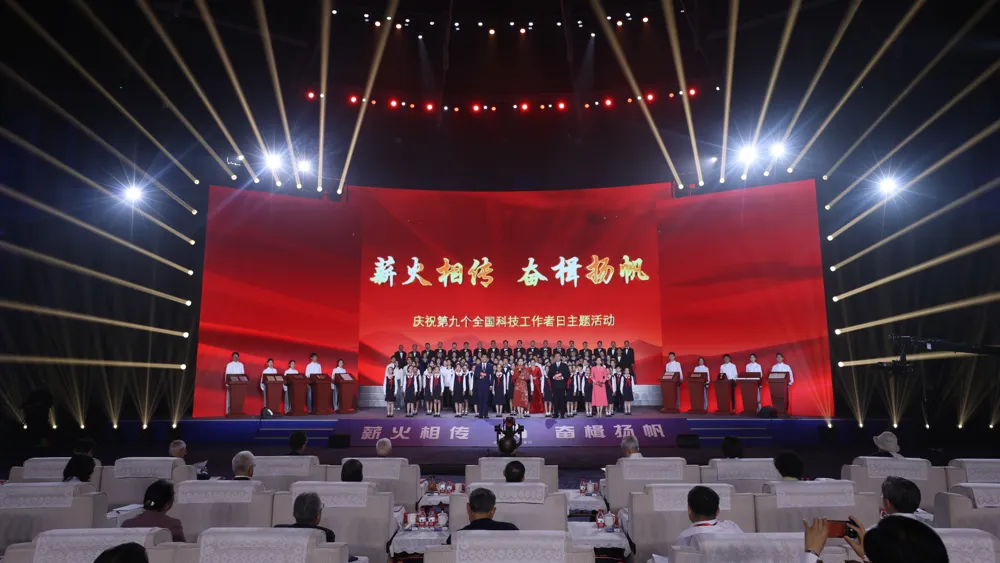 La Chine récompense les travailleurs de la science et technologie