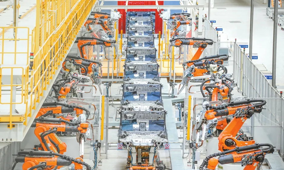 Fábricas chinas enseñan a ejecutivos de automóviles tendencias y tecnología