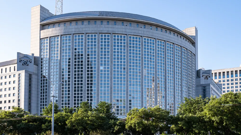 China rechaza la militarización de temas comerciales con EE UU