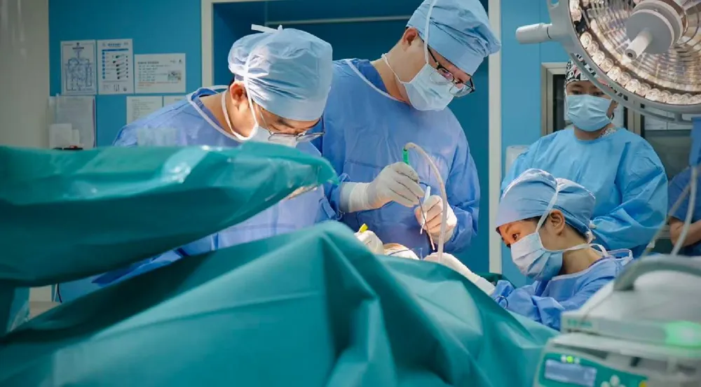 Medizin ohne Grenzen: Chinesische Technik revolutioniert Mikrotiapatienten