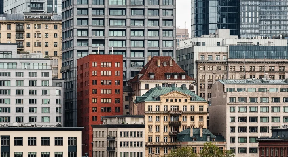 Eine Spielzeuglandschaft mit Hindernissen und KI-Elementen.