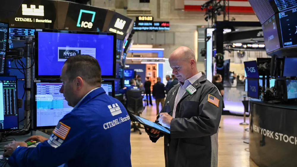 US Stocks Slip as Trump Tariff Deadline Approaches