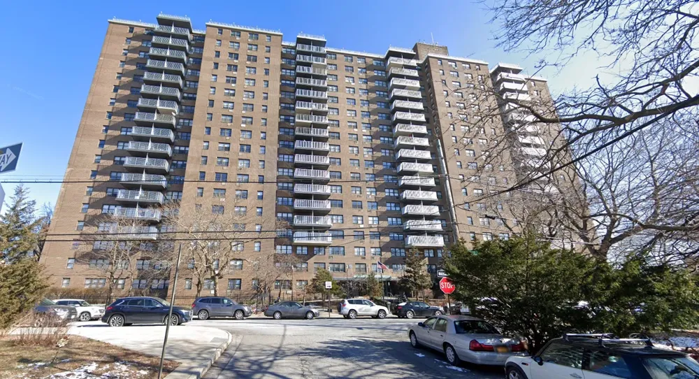 Police shoot, critically injure Bronx man threatening his mother with knife, NYPD says