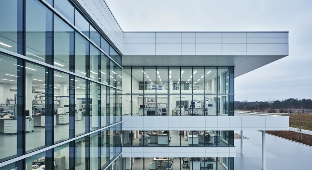 Pharmazeutisches Wachstum mit Risiko- und Chancenbildern.