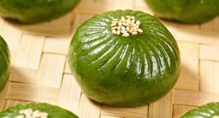 How to safely introduce green rice cakes to children this spring