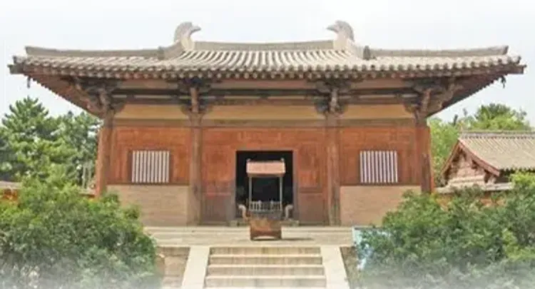 What is the link between ancient roof designs and climate change?