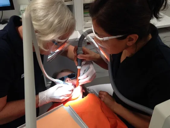 La OMS urge a un cambio global en atención dental asequible y ecoamigable