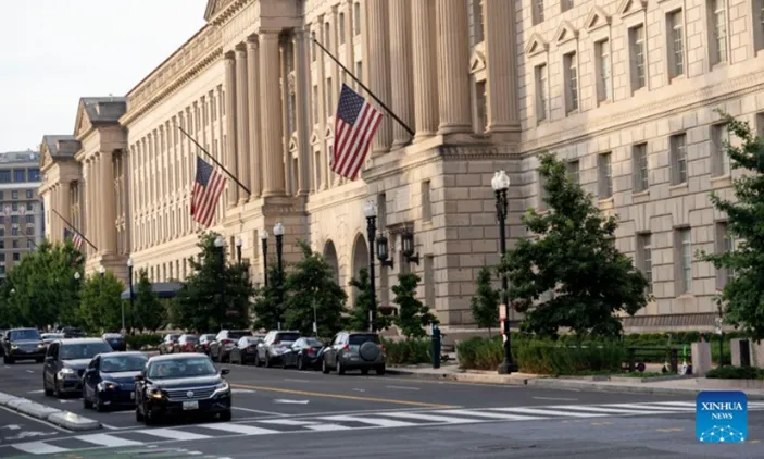 Дефицит торговли в США в июле превысил ожидания экспертов