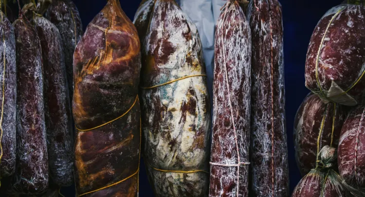 How to reduce salt and fat in preserved fish and meat for New Year