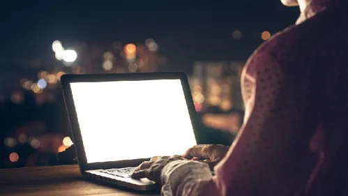 Estudio revela vínculo entre luz artificial nocturna y depresión