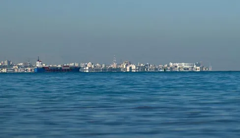 Tensions dans le Golfe incitent les capitaux vers Singapour et Hong Kong