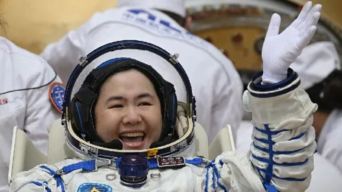 Shenzhou-19 Mission Chinas Astronauten kehren genesen nach Peking zurück