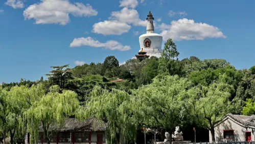 Follaje exuberante rodea sitios culturales e históricos