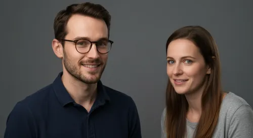 Eine lebendige Skyline mit miteinander verbundenen Zahnrädern, die Innovation symbolisieren.