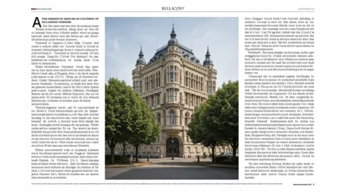 Набор разнообразных выставочных инструментов и материалов.